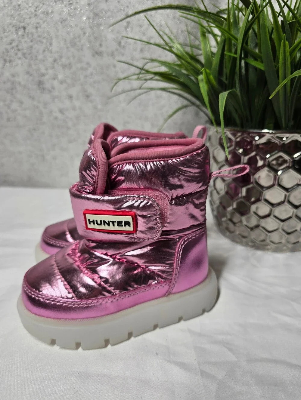 Hunter NWOB Kids' Waterproof Metallic Pink Snow Boots Size 6